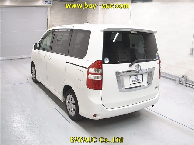 TOYOTA NOAH 2012