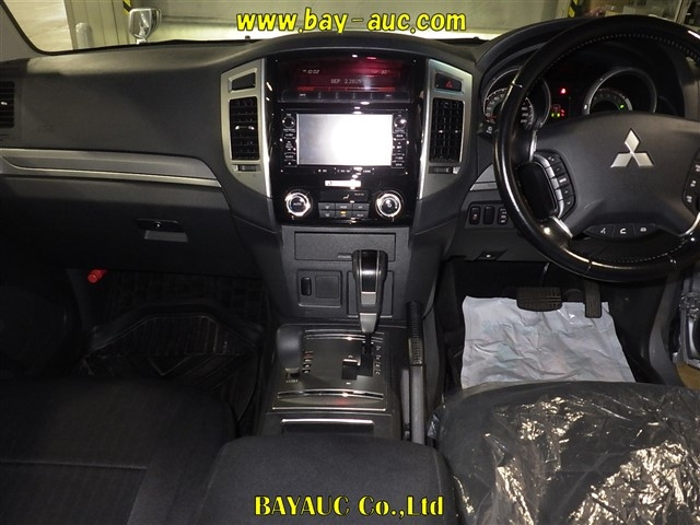 MITSUBISHI PAJERO 2017