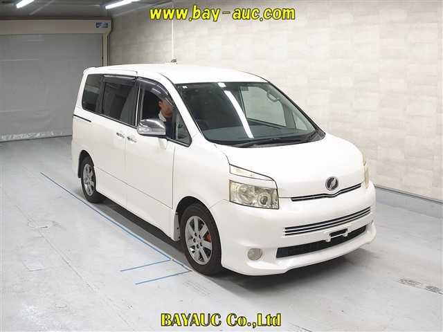 TOYOTA VOXY 2009