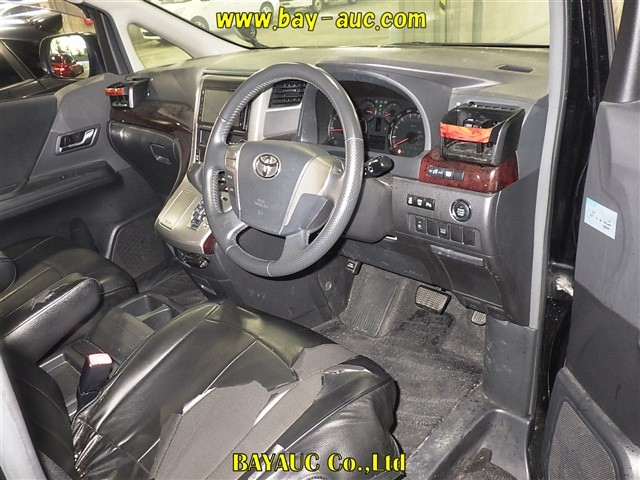 TOYOTA VELLFIRE 2011