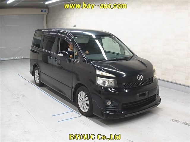 TOYOTA VOXY 2010
