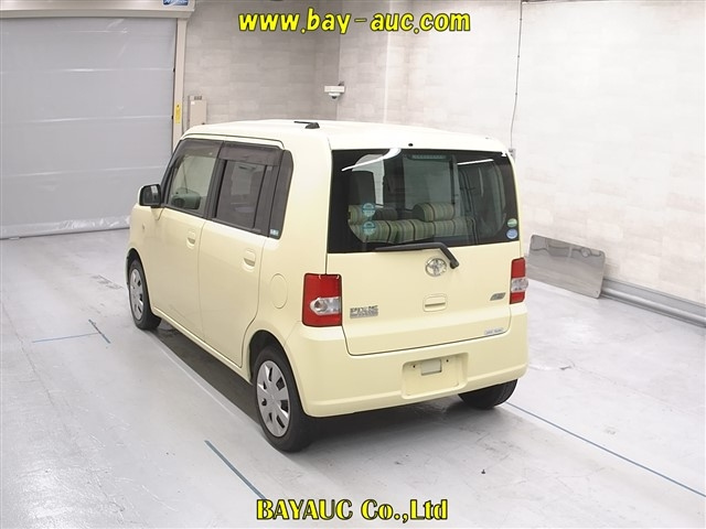 TOYOTA PIXIS SPACE 2012