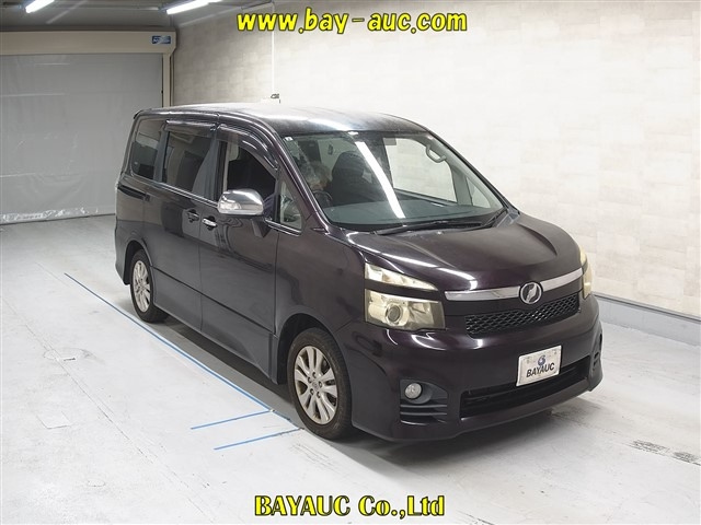 TOYOTA VOXY 2010