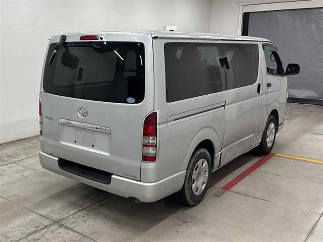 TOYOTA HIACE VAN 2009