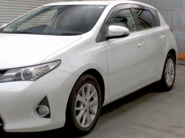 TOYOTA AURIS 2015