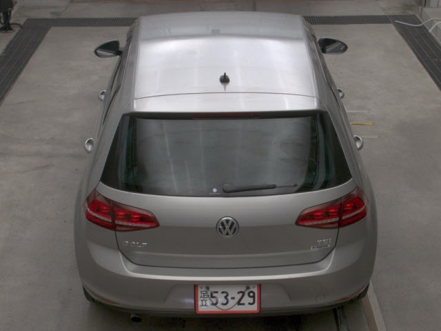 VOLKSWAGEN GOLF 2016