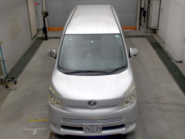 TOYOTA VOXY 2009
