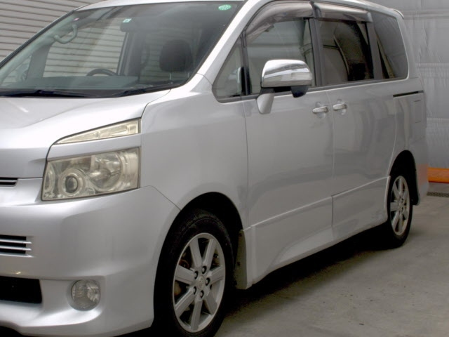 TOYOTA VOXY 2009