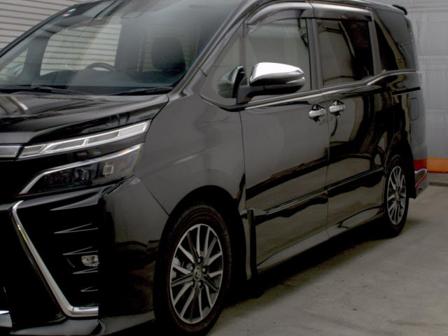 TOYOTA VOXY 2019