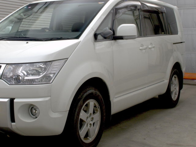 MITSUBISHI DELICA D5 2013