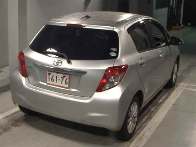 TOYOTA VITZ 2011