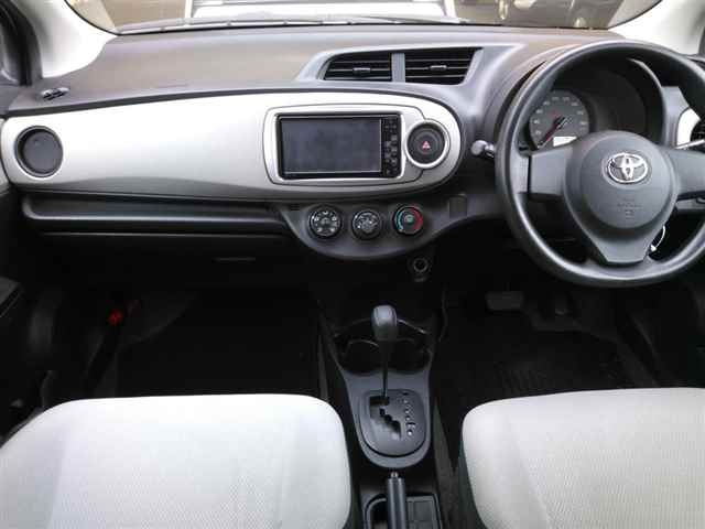 TOYOTA VITZ 2011