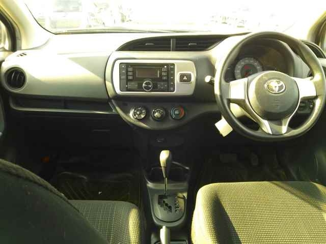 TOYOTA VITZ 2014