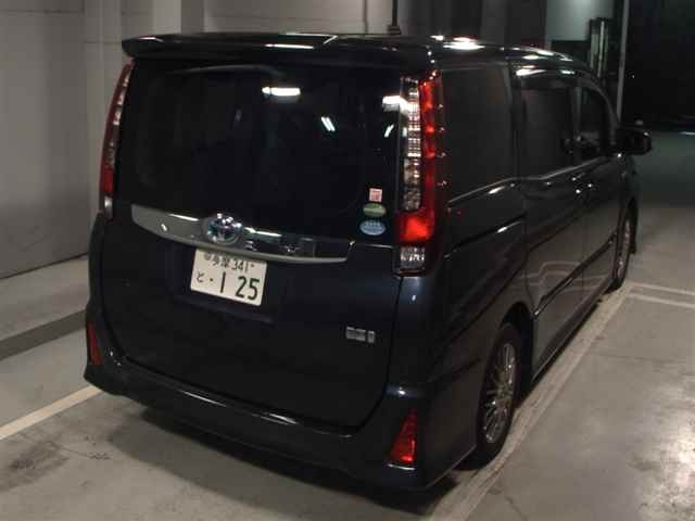 TOYOTA NOAH 2016