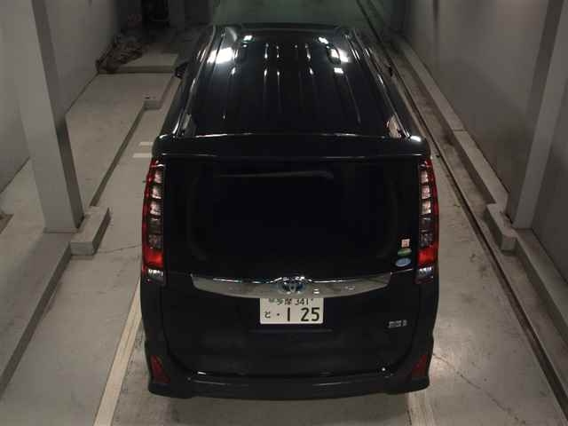 TOYOTA NOAH 2016