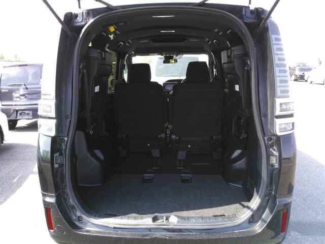 TOYOTA VOXY 2018