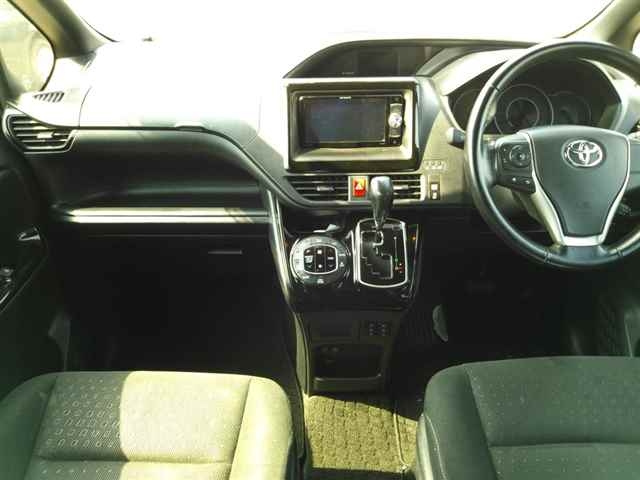 TOYOTA VOXY 2018