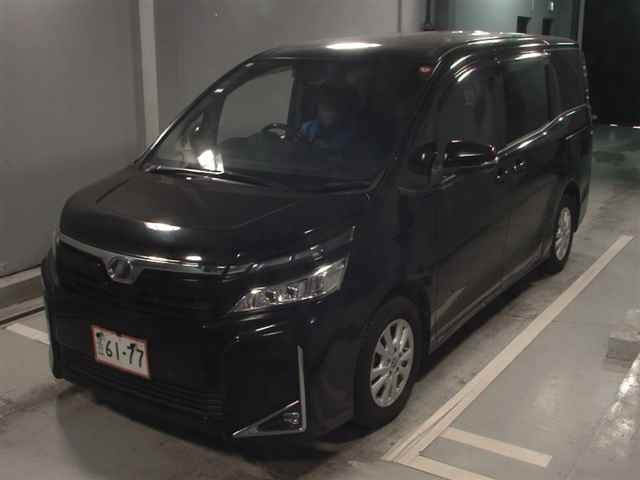 TOYOTA VOXY 2018
