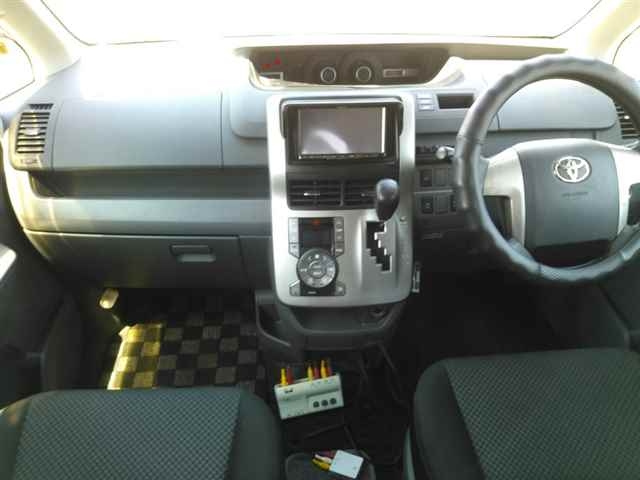 TOYOTA NOAH 2008