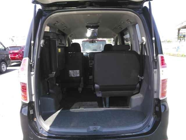 TOYOTA NOAH 2008