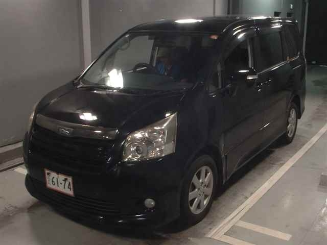TOYOTA NOAH 2008