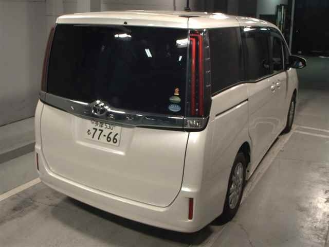 TOYOTA NOAH 2017