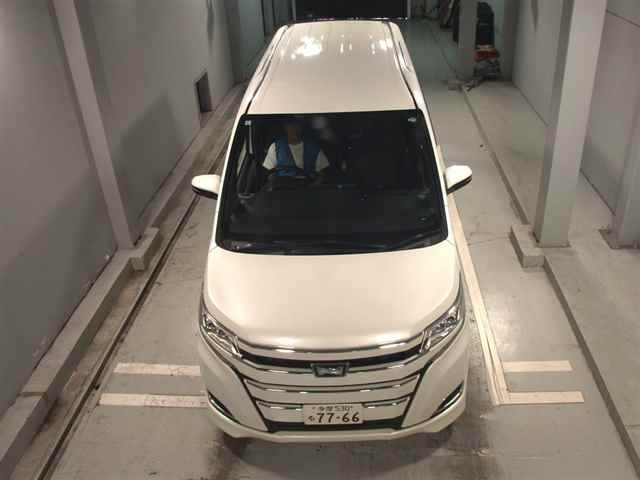 TOYOTA NOAH 2017