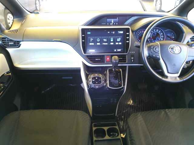 TOYOTA NOAH 2017