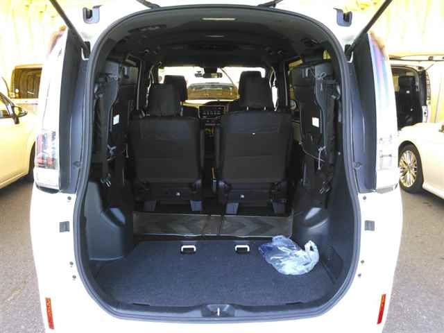 TOYOTA NOAH 2017
