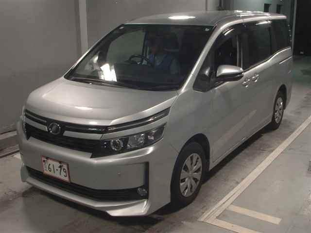 TOYOTA VOXY 2016
