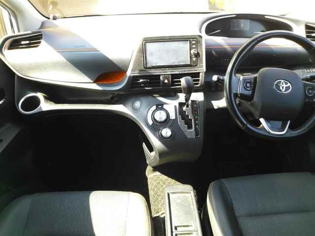 TOYOTA SIENTA 2018