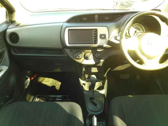 TOYOTA VITZ 2014