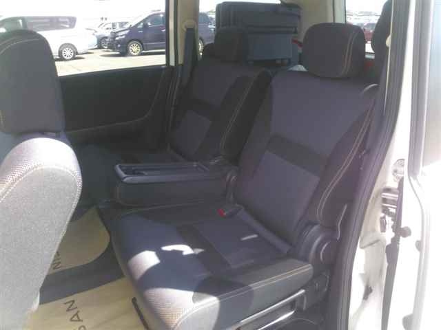 NISSAN SERENA 2010