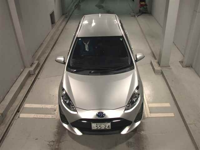 TOYOTA AQUA 2017