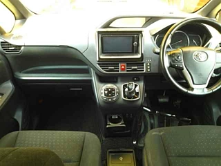TOYOTA VOXY 2014
