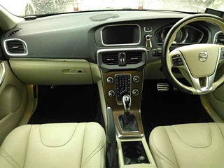 VOLVO V40 2017