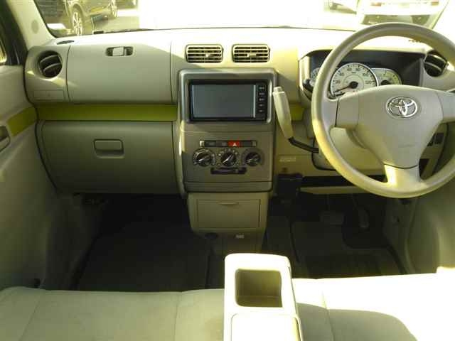 TOYOTA PIXIS SPACE 2016