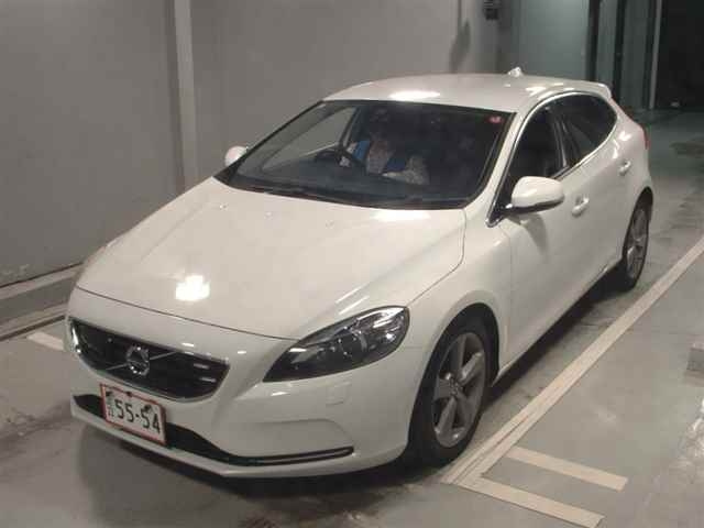 VOLVO V40 2015