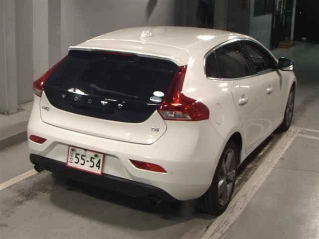 VOLVO V40 2015