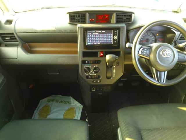 TOYOTA ROOMY 2017