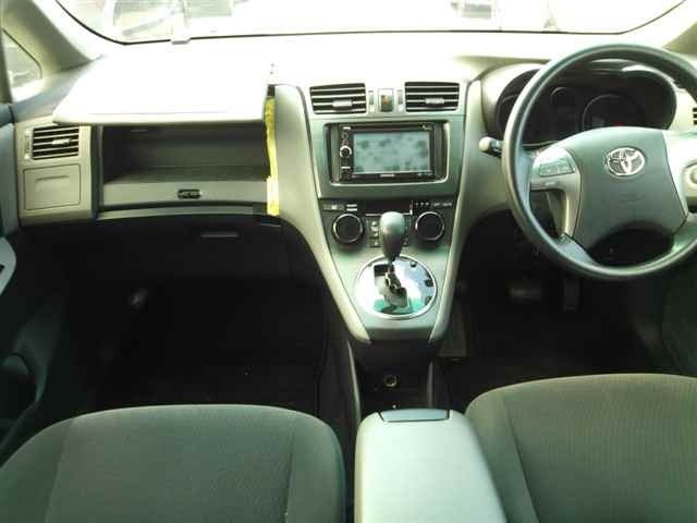 TOYOTA MARK X ZIO 2010