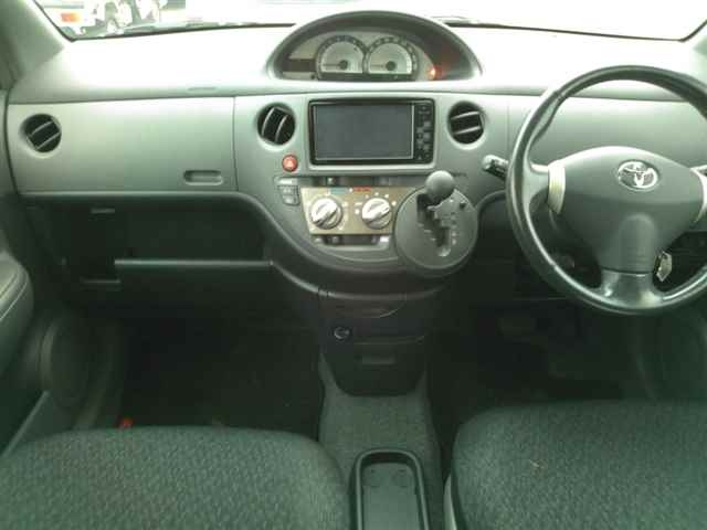 TOYOTA SIENTA 2011