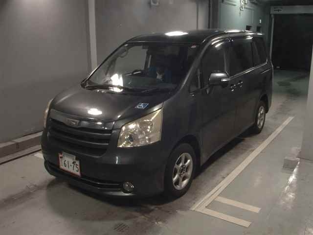 TOYOTA NOAH 2008