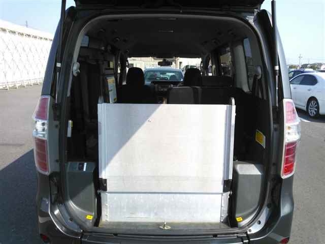 TOYOTA NOAH 2008