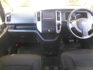 NISSAN SERENA 2010