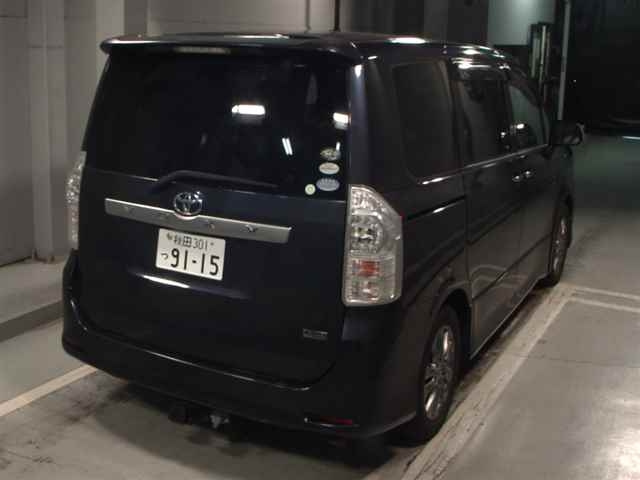 TOYOTA VOXY 2011
