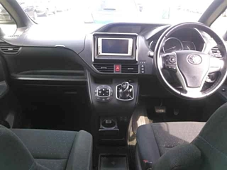 TOYOTA VOXY 2014