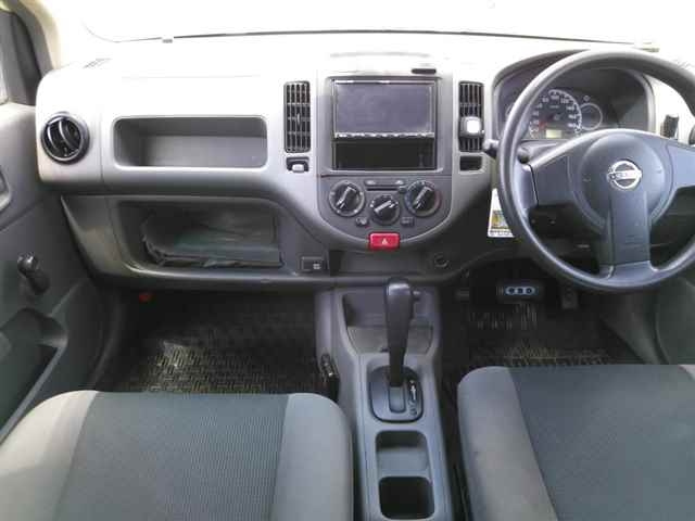 NISSAN AD 2011