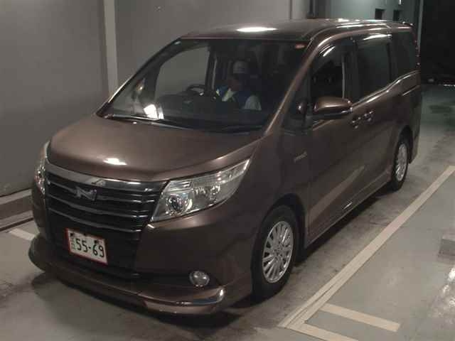 TOYOTA NOAH 2014