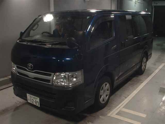 TOYOTA HIACE VAN 2013